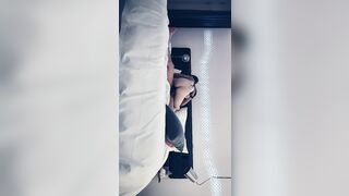 【麻花免费视频】小宝寻花大神高端大圈外围妹子，花臂纹身白裙小姐姐，坐在身上摸奶舌吻调情，扶着双腿抽插呻吟娇喘