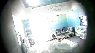 【麻花免费视频】最近很热的情趣酒店海洋套房摄像头偷拍小妹吃完早点和姐夫开房偷情姐夫貌似很忙不停有电话打入