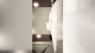 【麻花免费视频】橙先生探花新晋老哥约黑裙少妇，服务周到舔背乳推，口硬张开双腿抽插猛操，扶着屁股后入大力撞击