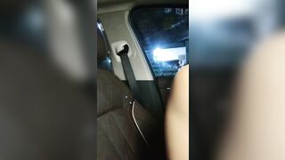 【麻花免费视频】渣女来袭步行街路边勾引个做轮胎生意的年轻小哥车震无水印高清源码录制