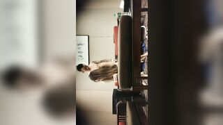 【麻花免费视频】素人丶外围原千人斩好身材高素质外围妹，镜头前特写口交桌子上操，抬起双腿抽插撞击，太大搞得妹子受不了