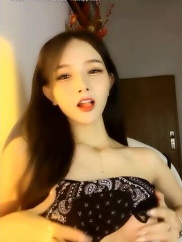 【麻花免费视频】近期最极品的尤物下海了，S级身材 大奶子，丰满的翘臀，可约让你秒硬的那种尤物