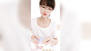 【麻花免费视频】深喉吃京小达人舔鸡巴吃蛋蛋一绝好会玩