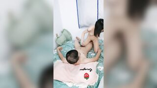 【麻花免费视频】一群少女玩弄光头大哥挨边互坐口交玩费了02