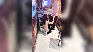 【麻花免费视频】果茶酱KTV玩弄性爱先口后入入呻吟不停