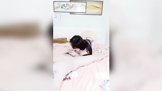 【麻花免费视频】风情车模居家卧室勾引纹身大屌口交后入01