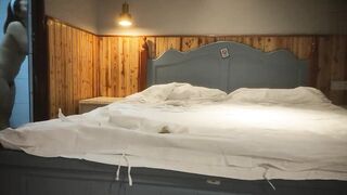 【麻花免费视频】无情的屌大圈外围女神空姐兼职粉嫩的逼逼01