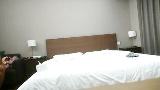 【麻花免费视频】无情的屌探花佳作不断外围女神深夜来伴01