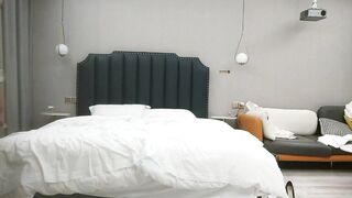 【麻花免费视频】无情的屌探花外围场白虎女神狂舔粉嫩小穴02