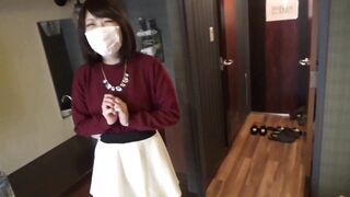 【麻花免费视频】最新流出网友投稿自拍无毛一线天馒头嫩穴女白领援交土豪这私处真不错看着又肥又紧