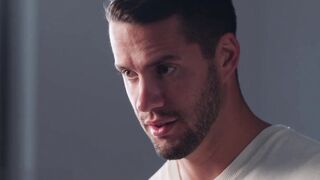 【麻花免费视频】爱肛交的莱克西引诱害羞的摄影师