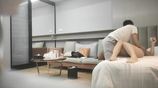 【麻花免费视频】18岁反差婊闺蜜操逼猛哥肉感小妞骑坐后入爆操