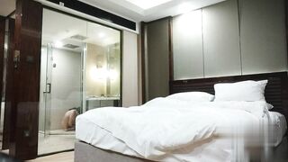 【麻花免费视频】冒险王探花肉感大奶白色丝袜掏屌吸吮上位骑坐