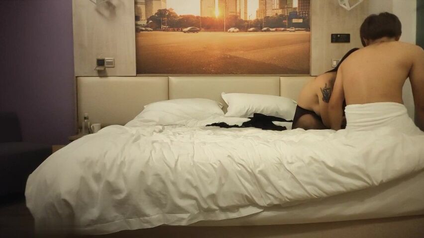 【麻花免费视频】大屌生无可恋外围御姐大屁股骑脸舔逼全裸输出