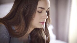 【麻花免费视频】淘气的塔利·多娃生活在她的幻想中