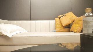 【麻花免费视频】精品外围小姐姐一对大胸真闪亮沙发性爱