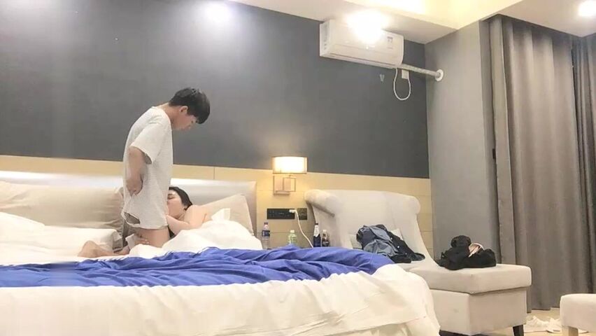 【麻花免费视频】约妹达人豹纹大耳环肉肉妹子口交舔屌