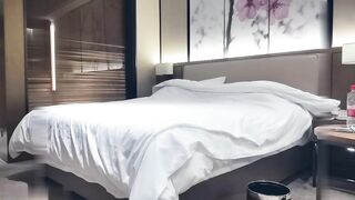 【麻花免费视频】约操小熊帽可爱女孩啪啪操操到高潮浪叫