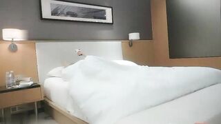 【麻花免费视频】苗条身材萌妹子啪啪口交舔弄上位骑坐后入