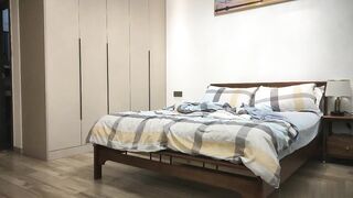 【麻花免费视频】锤子探花牛仔短裤妹子抓着大屌深喉抬起腿侧入