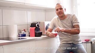 【麻花免费视频】安吉丽娜达利被光头大屌破处搞得声音尖叫