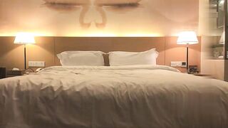 【麻花免费视频】男爵精品宝马女酒店约操上位抽插高潮