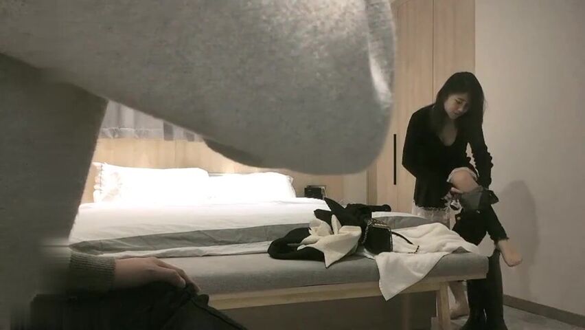 【麻花免费视频】约素颜美女激情啪啪小穴很紧套套都夹掉里面了