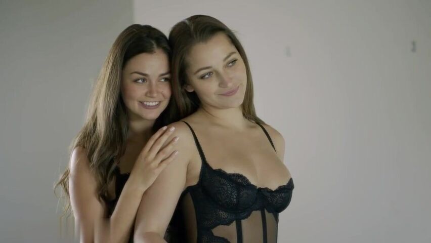 【麻花免费视频】黑人女友和异族三人相互爆草淫穴肛交抽插