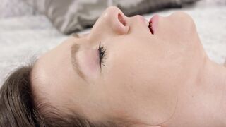 【麻花免费视频】黛西达森小穴被大屌打桩后入抽插高潮呻吟