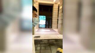 【麻花传媒视频】大神信义赵又廷约健身房教练公寓大堂开炮