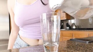 【麻花传媒视频】少女性爱玩弄大鸡巴舔弄蛋蛋获得了满满的爱