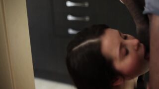 【麻花传媒视频】清纯小女孩约会玩弄大鸡巴主动骑坐抽插