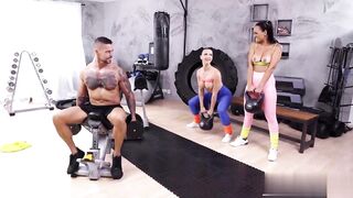 【麻花免费视频】健身室-丰满的宝贝深喉阴茎骑乘上位颜射