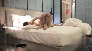 【麻花免费视频】约了个高颜值大长腿嗲嗲妹子蹲着口交舔弄上位