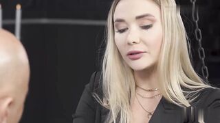 【麻花免费视频】大屁股金发女郎 准备迎接终极肛交体验