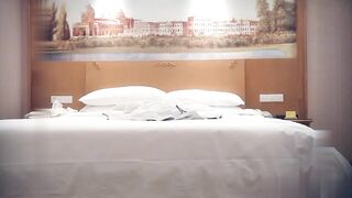 【麻花免费视频】男魔小天后入近景展示大屌猛男干得嫩妹求饶