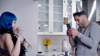 【麻花免费视频】继表弟你们两个都是喜欢深喉的嫩妹