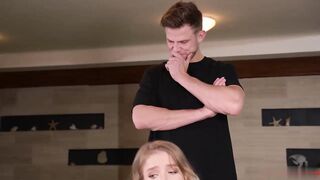 【麻花免费视频】饥肠辘辘的亚历克斯·弗莱克西在健康水疗中心的狂欢中被双插猛击