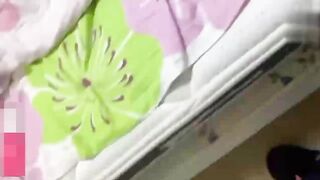 【麻花免费视频】母子乱伦 爸爸在客厅喝茶儿子潜入卧室把妈妈操了