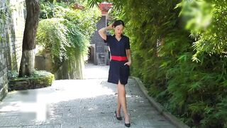 【麻花免费视频】某航空真实空姐【安琪】赚外快户外景区真空露出私拍人体被路人看见了