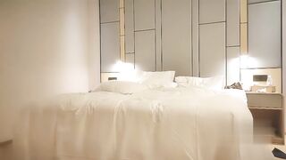 【麻花免费视频】零零后机灵妹子主动进口交玩弄大鸡巴不断上位