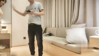 【麻花免费视频】零零后机灵妹子主动进口交玩弄大鸡巴不断上位