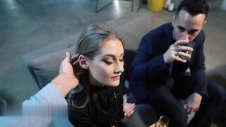 【麻花免费视频】性感办公室秘书操新客户获得业绩得到高潮