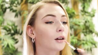 【麻花免费视频】有魔鬼身材的金发美女和她的大鸡鸡导师一起学习做爱