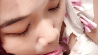 【麻花免费视频】呆萌美少女漫展约炮00后极品校花学妹口交内射