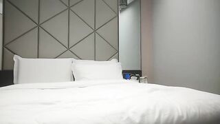 【麻花免费视频】外围女神明星脸大美女倒插骚穴让她见见世面