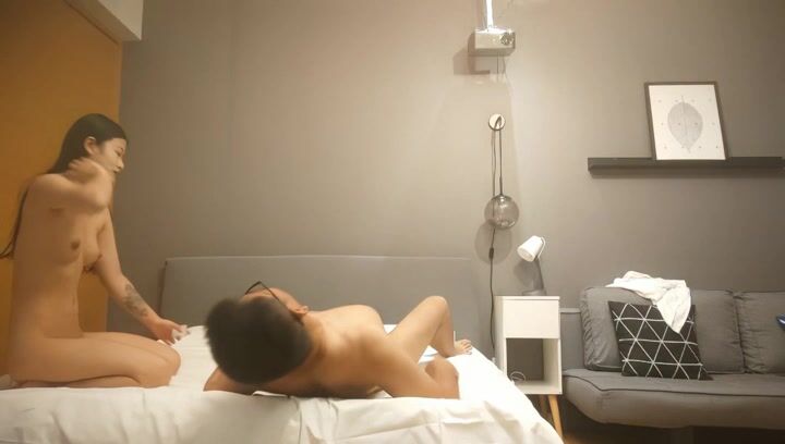 【麻花免费视频】外表清纯22岁小姐姐蜂腰翘臀特写爆操一刻精彩