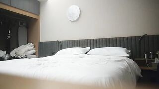 【麻花免费视频】童颜巨乳小萝莉2800价格值得别看年纪小活不错