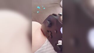 【麻花免费视频】好奇的姐姐被抓到手淫并充满精液