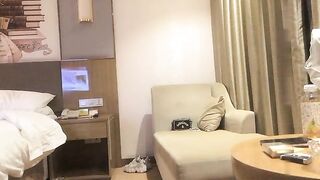 【麻花免费视频】约操混血大奶气质美女插入时掰开美逼各种操